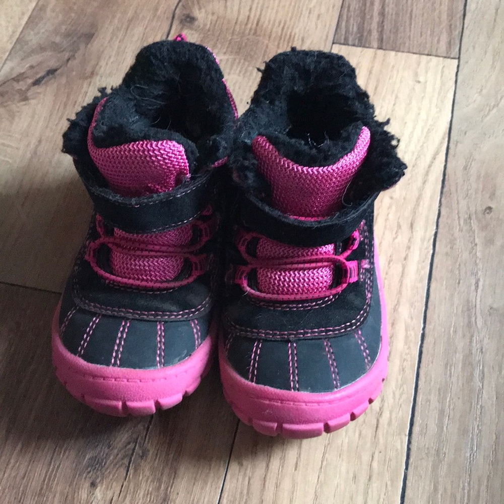 Toddler girl snow boots.